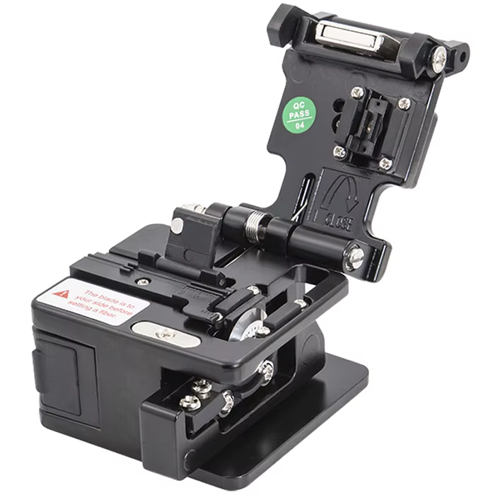 Outil Avancé de Coupe de Fibre avec Hauteur et Angle de Lame Ajustables pour une Flexibilité dans la Coupe et la Soudure des Fibres Optiques FTTH